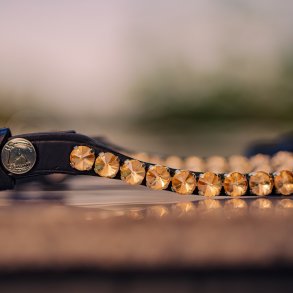 Pandeb�nd sort l�der med store Swarovski sten